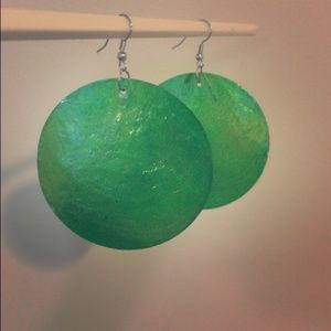 Round shell earrings