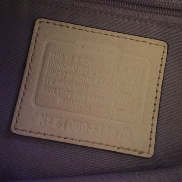 Signature COACH hobo shoulder bag. - Picture 2 of 3