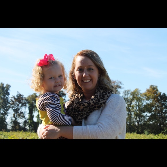 Meet your Posher, Leslie - Picture 2 of 2