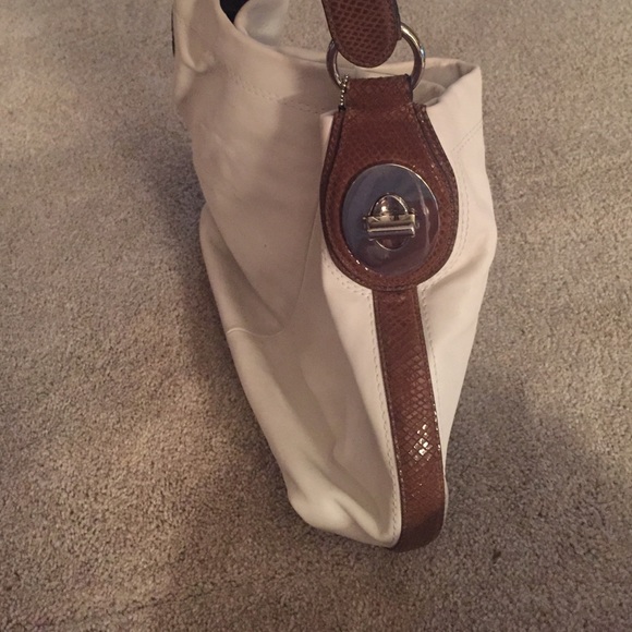 COACH signature bag! White soft leather - Picture 2 of 3