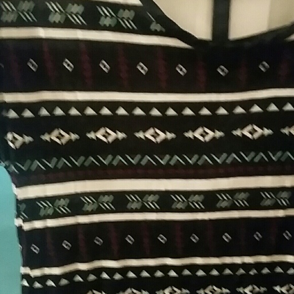 Cute tribal shirt! - Picture 2 of 3
