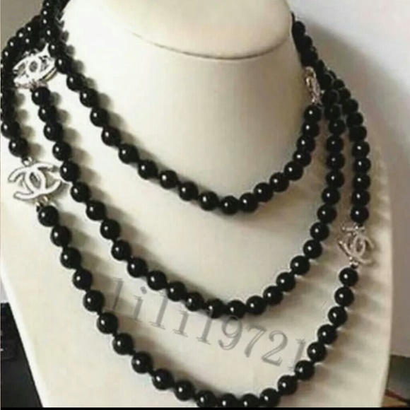 🚫Sold🚫 Black Seashell Pearl Costume Necklace
