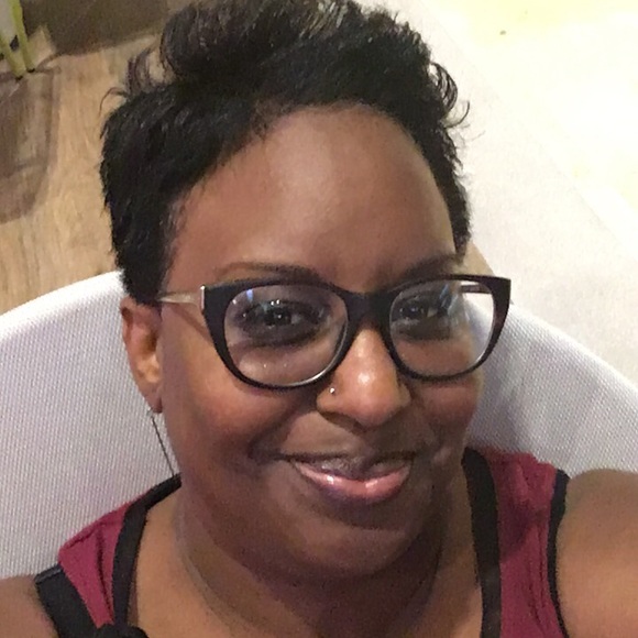 Meet your Posher, Evette - Picture 2 of 2