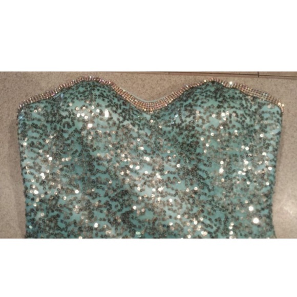 La Femme homecoming prom formal cocktail dress - Picture 3 of 4