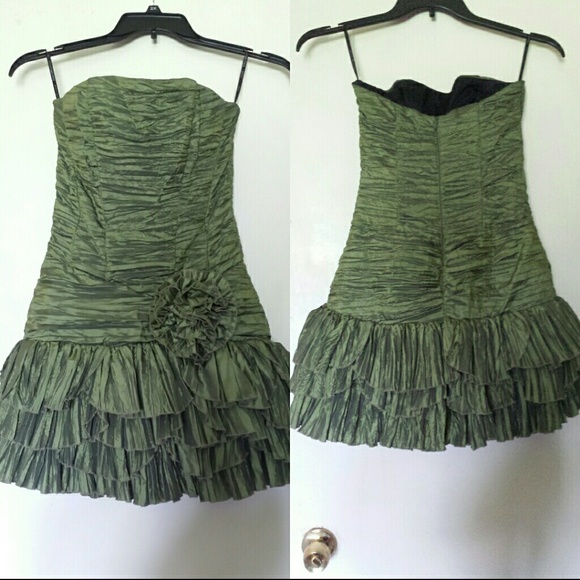 Green dress, short, size fits more like a 2.