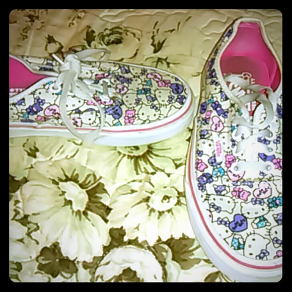 Rare pair of hello kitty vans - Picture 1 of 4