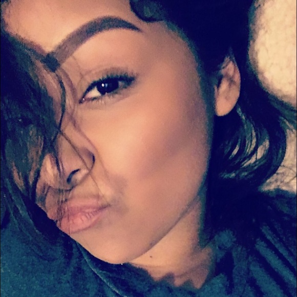 Meet your Posher, Selenia - Picture 2 of 2