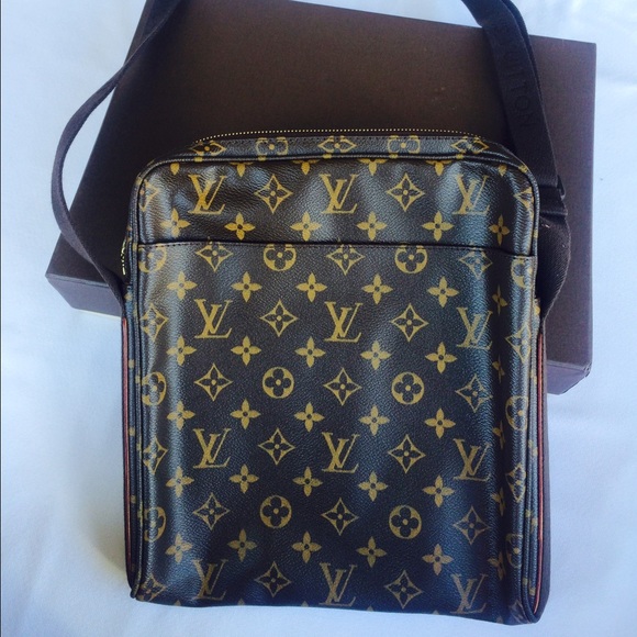 Authentic Louis Vuitton Unisex Messenger bag - Picture 1 of 2
