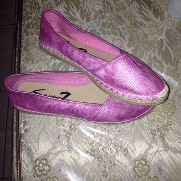 Seven7 Flats