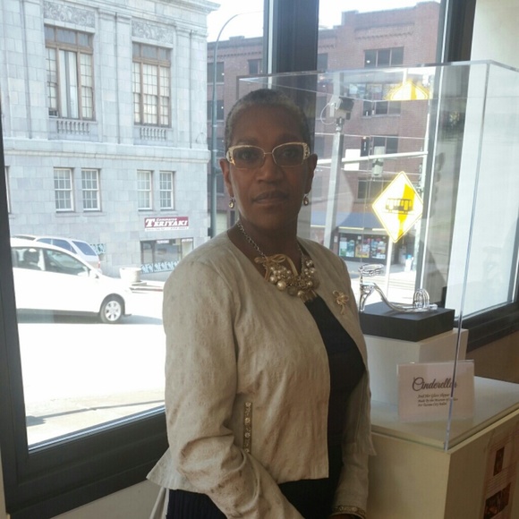 Meet your Posher, Felicia