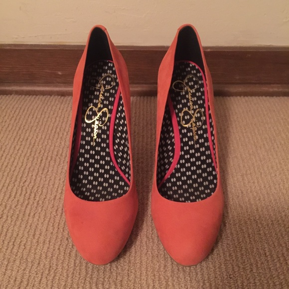 Jessica Simpson pumps