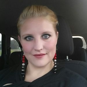 Meet your Posher, Cassandra