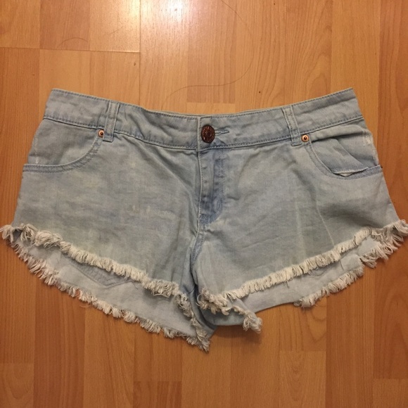 Cotton On distressed shorts