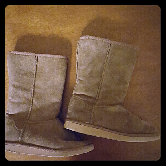Beige boots
