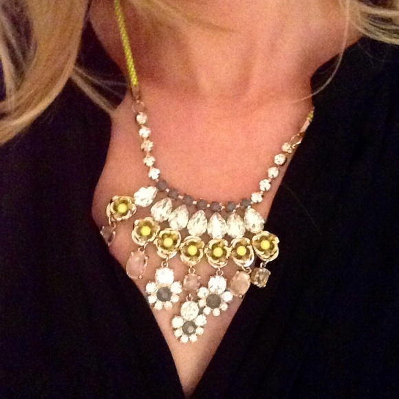 💀SOLD💀NWOT J. Crew Crystal Neon Rose Necklace!!! - Picture 2 of 4