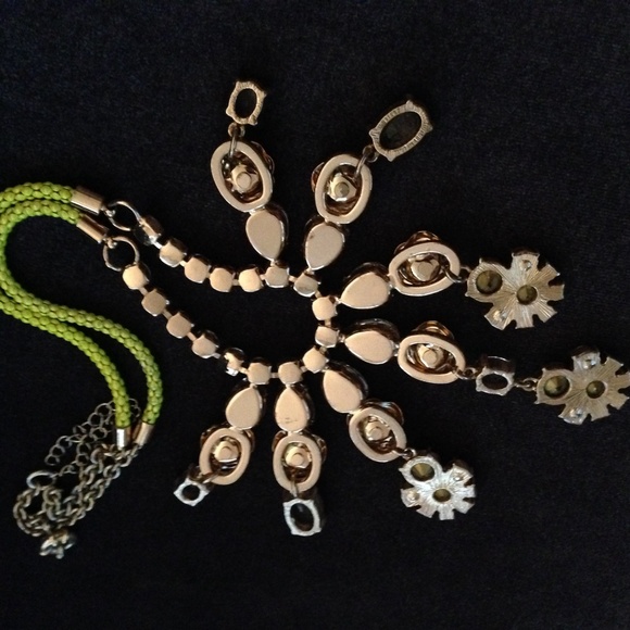 💀SOLD💀NWOT J. Crew Crystal Neon Rose Necklace!!! - Picture 4 of 4