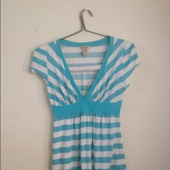 Blue&white shirt. Size medium, in good conditions.