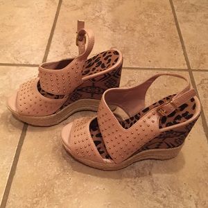 Jessica Simpson wedges size 6