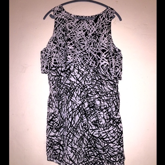 Black and White Print Top Size XXL