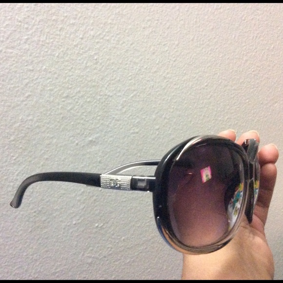 D and G sunglasses..make offers - Picture 2 of 2