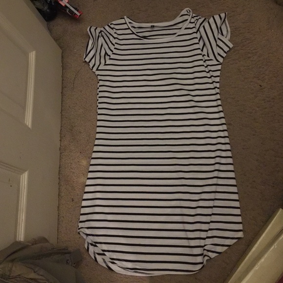 Short sleeve black and white stripe dress