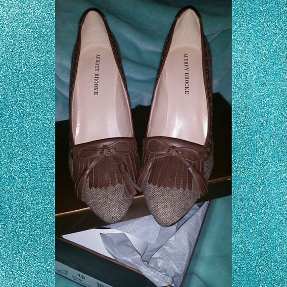 Audrey Brooke Pauline Pump - Picture 2 of 4