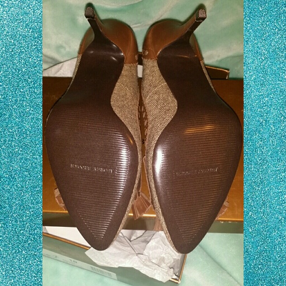 Audrey Brooke Pauline Pump - Picture 4 of 4