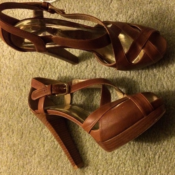 Stuart Weitzman platform sandals 8 - Picture 2 of 4