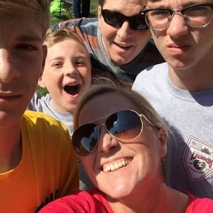 Meet your Posher, Becca