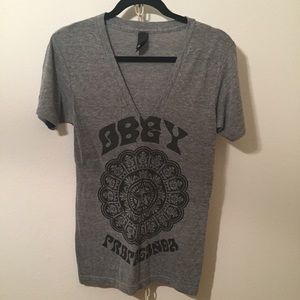 OBEY VNECK