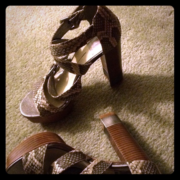 Dolce Vita snakeskin platform sandals 7.5 - Picture 1 of 3