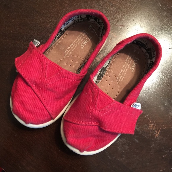 Toddler red toms