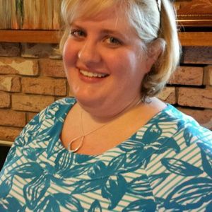 Meet your Posher, Lora