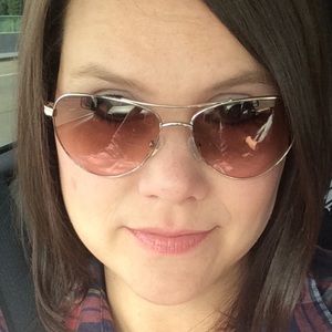 Meet your Posher, Holly