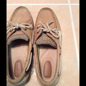 Sperry size 8