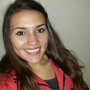 Meet your Posher, Raquel