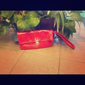Red clutch