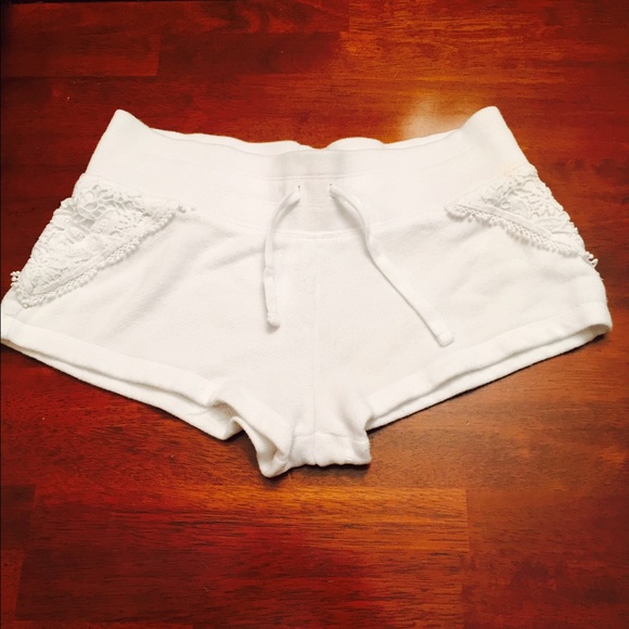 VS Lace- accent shorts