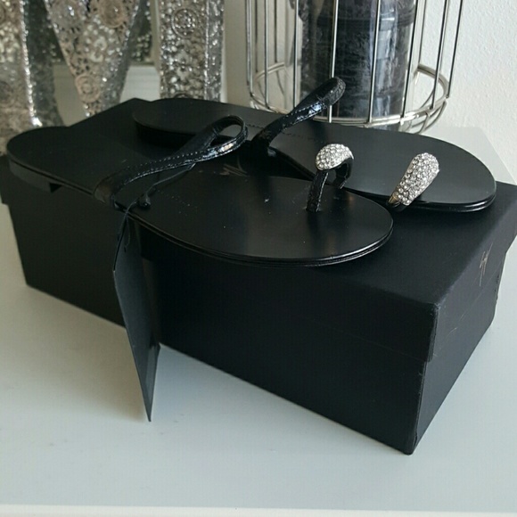 Authentic Giuseppe Crystal Ring Flats