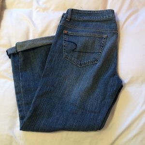 AEO distressed boy fit Capri