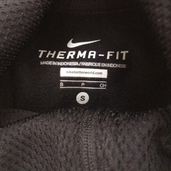 BRAND NEW NIKE HALF ZIP - Picture 3 of 3