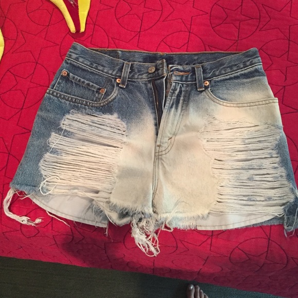 LF High Wasted Levi Bleached shorts