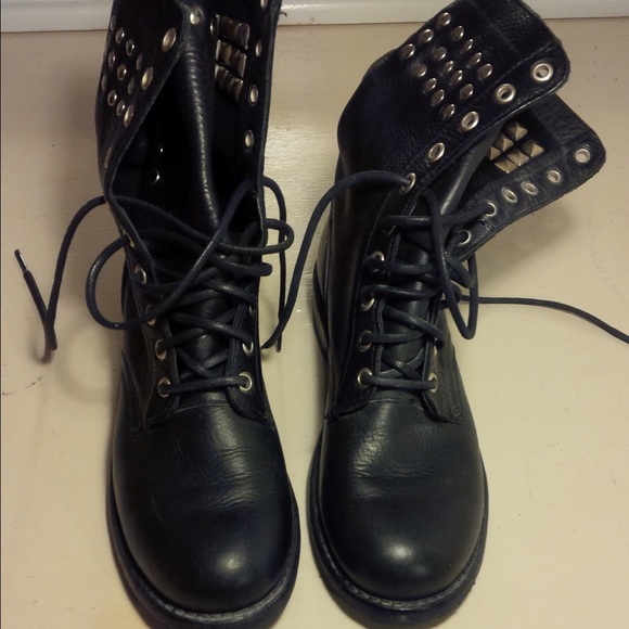 Frye Rogan studded ankle books