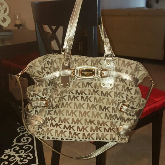 Michael Kors Handbags - Authentic Michael Kors handbag