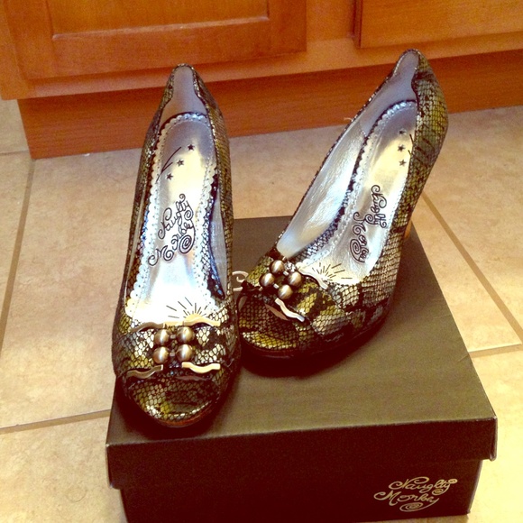 Naughty Monkey pumps