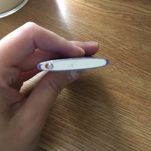 Purple iPod nano 16G - Picture 2 of 3