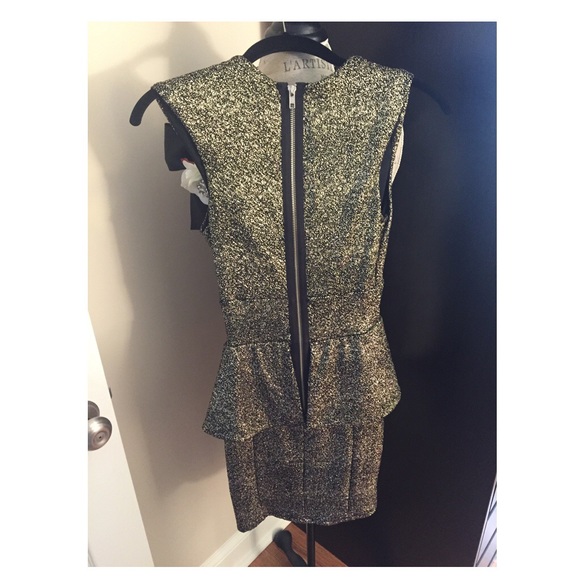 ✨🔸Black and Gold Peplum Dress 🔸✨ - Picture 3 of 3