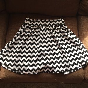 Rue 21 zig zag medium skirt.