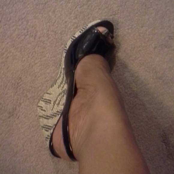 Blk Patent Leather Peep Toe Wedges