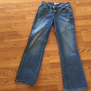 Levi's 529 curvy boot jeans. Medium length.